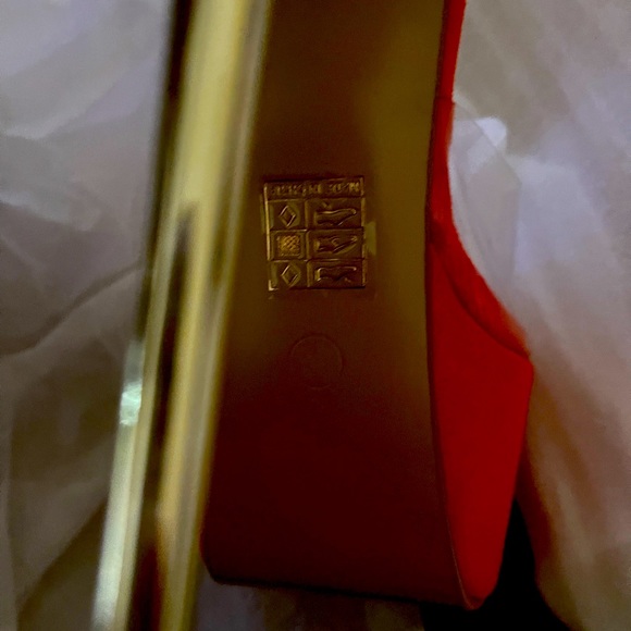 Gold Stilettos Platform - Picture 5 of 5